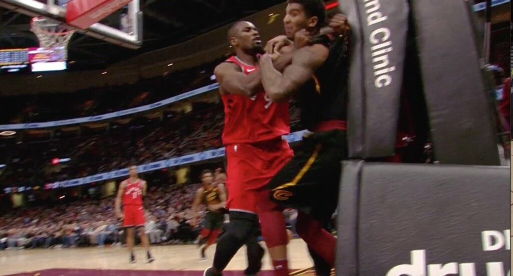 NBA: Απίστευτο ξύλο στο Καβαλίερς-Ράπτορς! (video+photos)