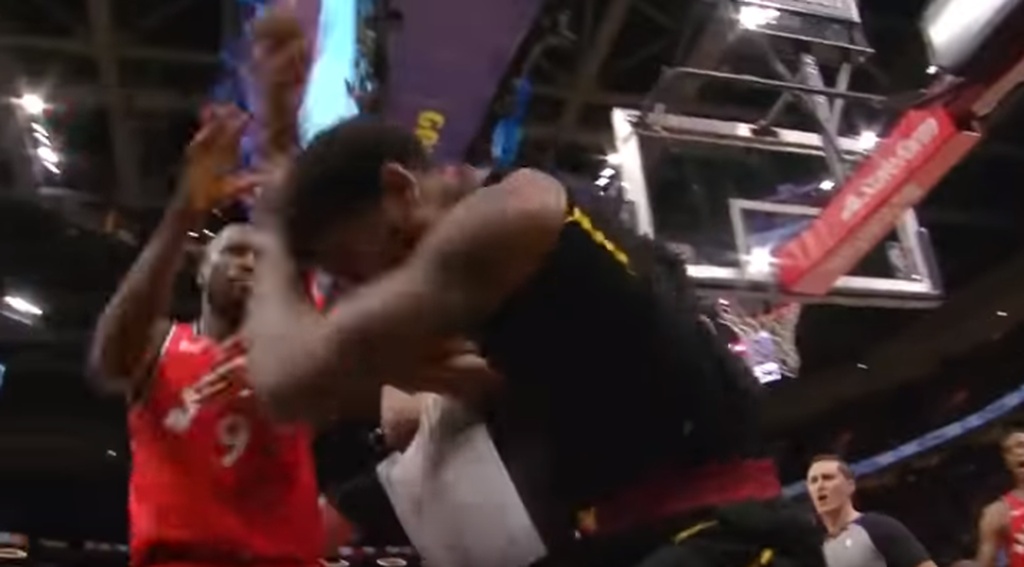 NBA: Απίστευτο ξύλο στο Καβαλίερς-Ράπτορς! (video+photos)