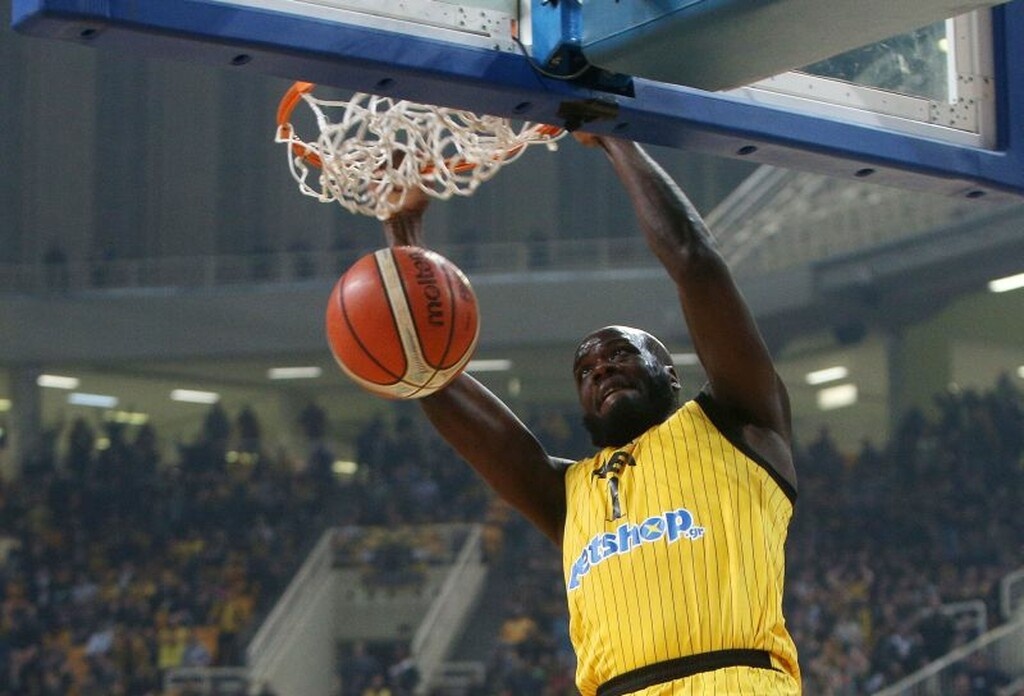 ΑΕΚ – ΠΑΟΚ: Το… μανιασμένο κάρφωμα του Ντελρόι Τζέιμς (video+photos)