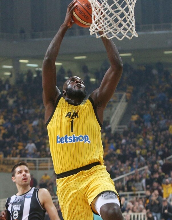 ΑΕΚ – ΠΑΟΚ: Το… μανιασμένο κάρφωμα του Ντελρόι Τζέιμς (video+photos)