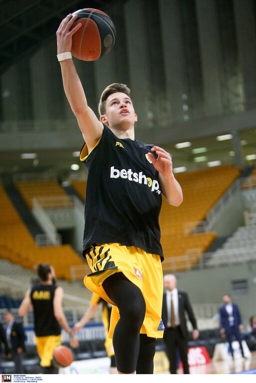 ΑΕΚ: Για πρώτη φορά στη 12άδα ο 16άχρονος Τίγκας (photo)