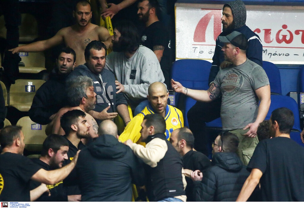 Basket League: Ένταση στο Περιστέρι και εκκένωση του γηπέδου (photos)