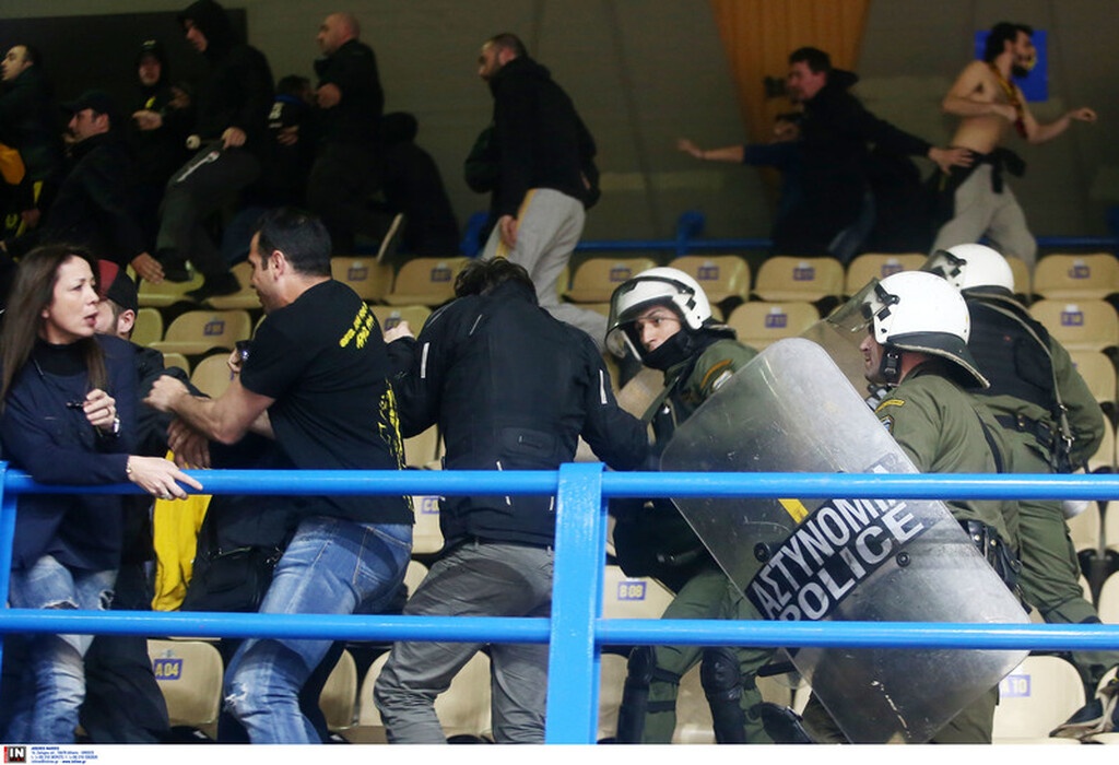 Basket League: Ένταση στο Περιστέρι και εκκένωση του γηπέδου (photos)