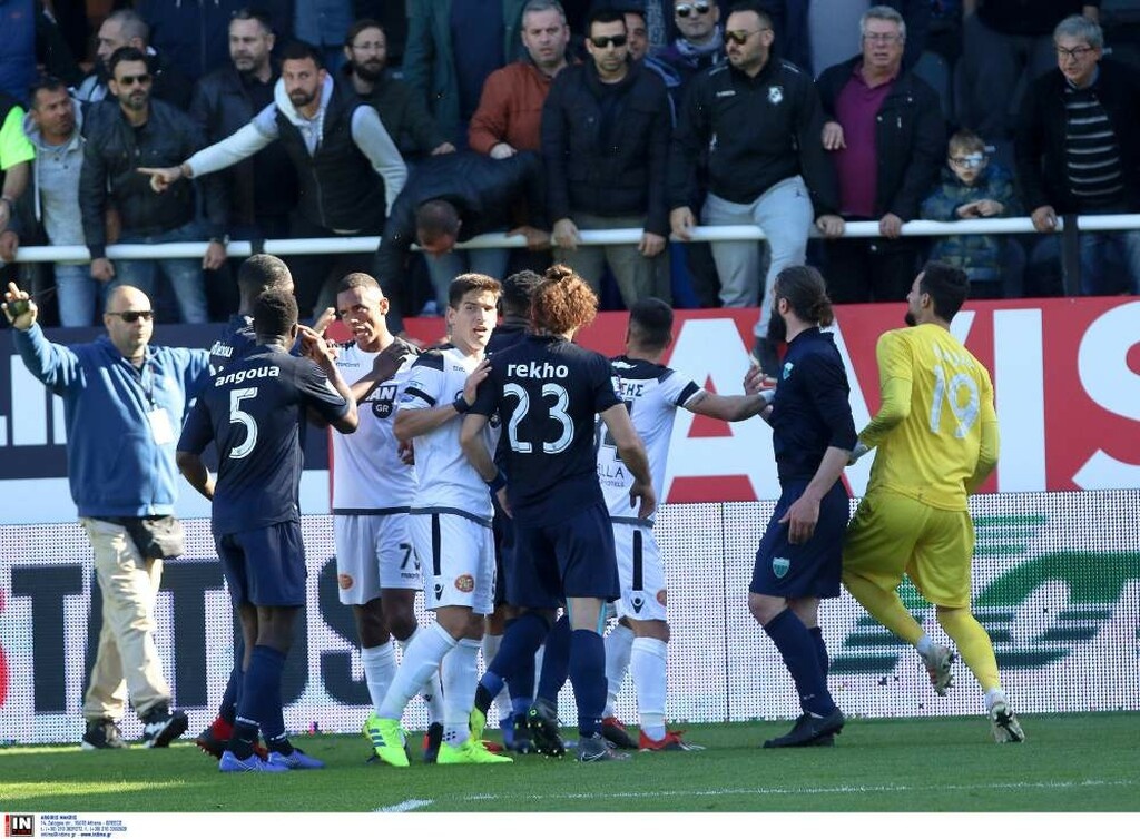 Ένταση στο ΟΦΗ-Λεβαδειακός: Λογομαχία με οπαδό ο Ανγκουά και χαμός στο «Γεντί Κουλέ»! (photos)