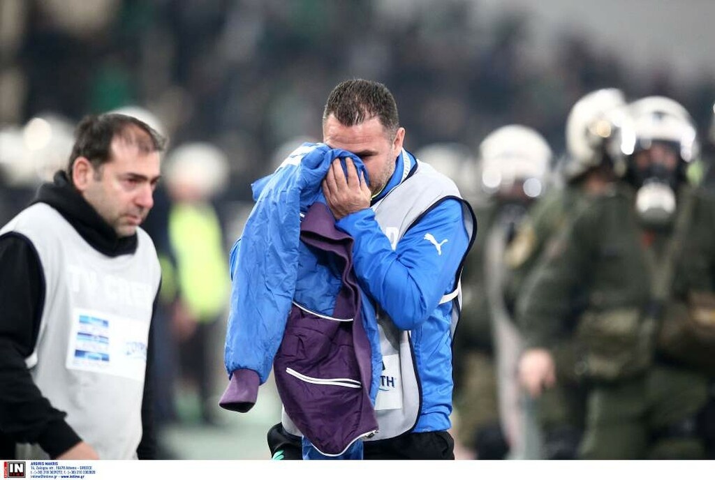 Παναθηναϊκός – Ολυμπιακός: Σκηνές χάους έξω από το ΟΑΚΑ και διακοπή! (photos)