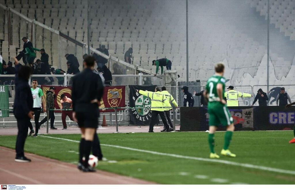 Παναθηναϊκός – Ολυμπιακός: Σκηνές χάους έξω από το ΟΑΚΑ και διακοπή! (photos)