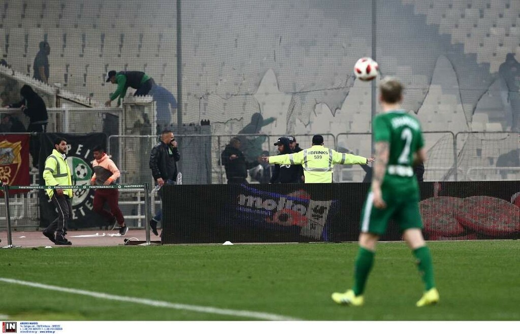 Παναθηναϊκός – Ολυμπιακός: Σκηνές χάους έξω από το ΟΑΚΑ και διακοπή! (photos)