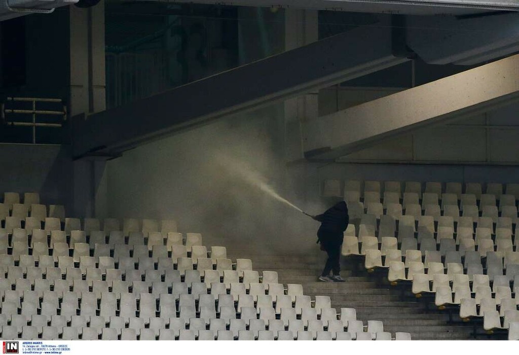 Παναθηναϊκός – Ολυμπιακός: Σκηνές χάους έξω από το ΟΑΚΑ και διακοπή! (photos)