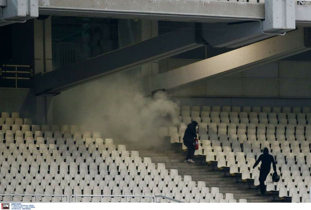 Παναθηναϊκός – Ολυμπιακός: Σκηνές χάους έξω από το ΟΑΚΑ και διακοπή! (photos)