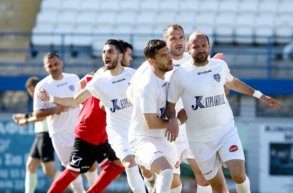 Επεισόδια στο Αιγάλεω-Κόρινθος: Ξύλο μεταξύ παικτών και παραγόντων! (photos)