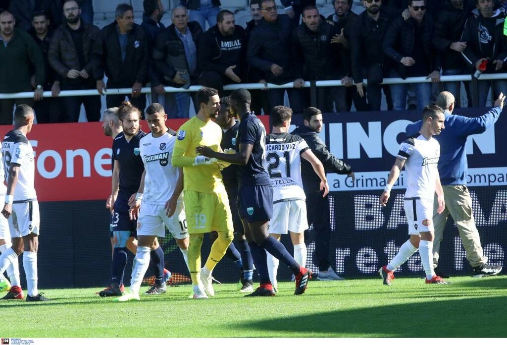 Ένταση στο ΟΦΗ-Λεβαδειακός: Λογομαχία με οπαδό ο Ανγκουά και χαμός στο «Γεντί Κουλέ»! (photos)