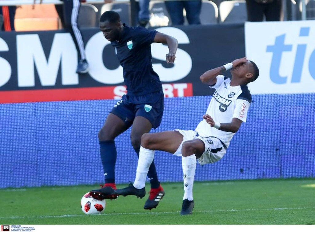 Ένταση στο ΟΦΗ-Λεβαδειακός: Λογομαχία με οπαδό ο Ανγκουά και χαμός στο «Γεντί Κουλέ»! (photos)