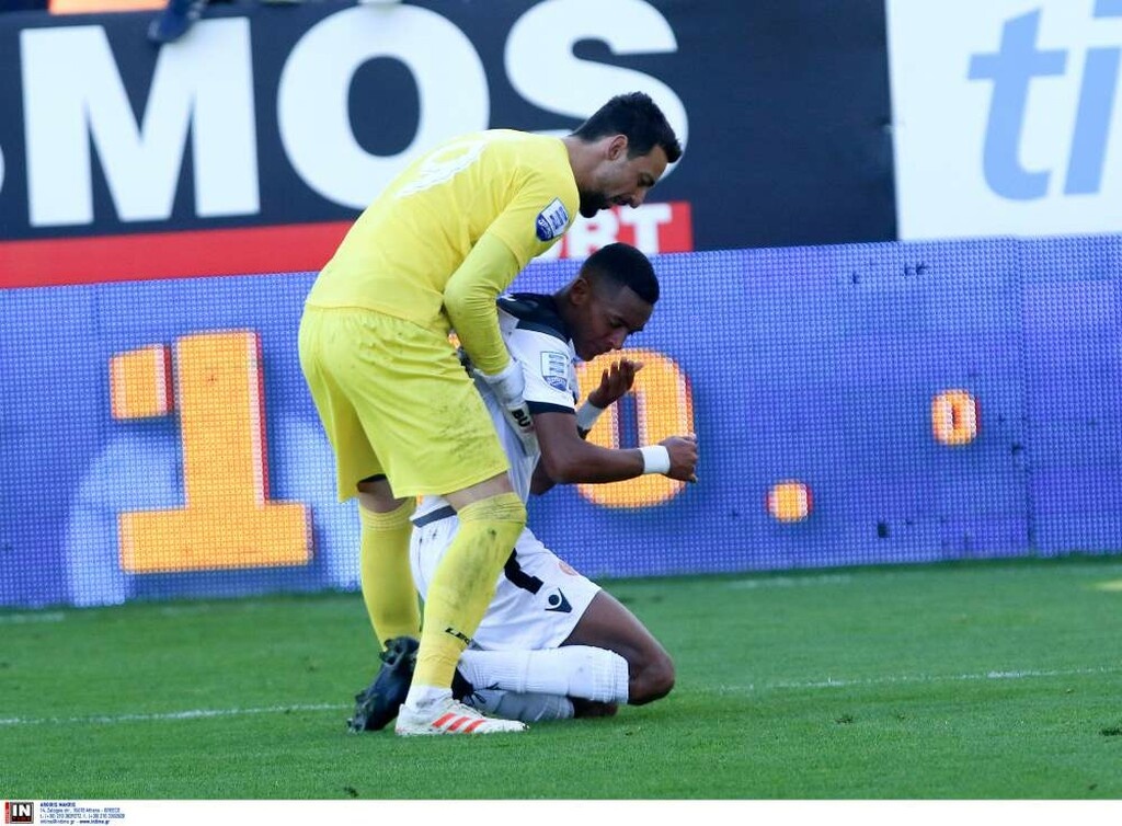 Ένταση στο ΟΦΗ-Λεβαδειακός: Λογομαχία με οπαδό ο Ανγκουά και χαμός στο «Γεντί Κουλέ»! (photos)