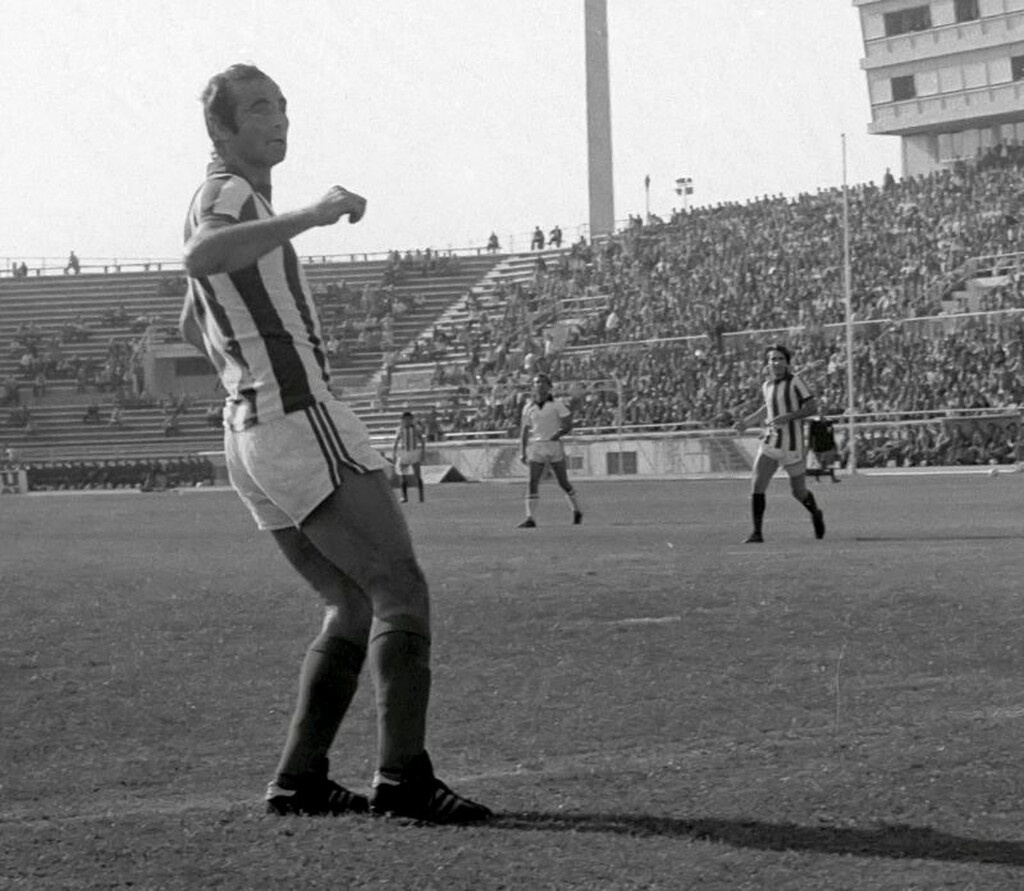 Ο Αντώνης Αντωνιάδης, φόρεσε για μια χρονιά τη φανέλα του Ολυμπιακού