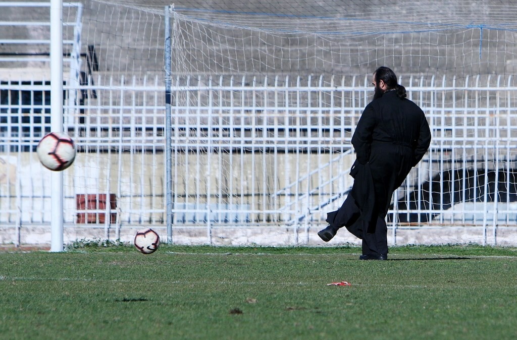 Τερματοφύλακας με… ράσα στον ΑΟ Τρίκαλα! (photos+video)