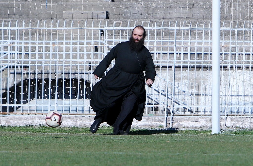 Τερματοφύλακας με… ράσα στον ΑΟ Τρίκαλα! (photos+video)
