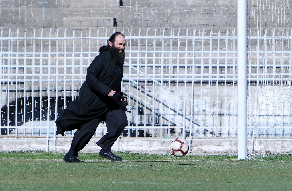Τερματοφύλακας με… ράσα στον ΑΟ Τρίκαλα! (photos+video)