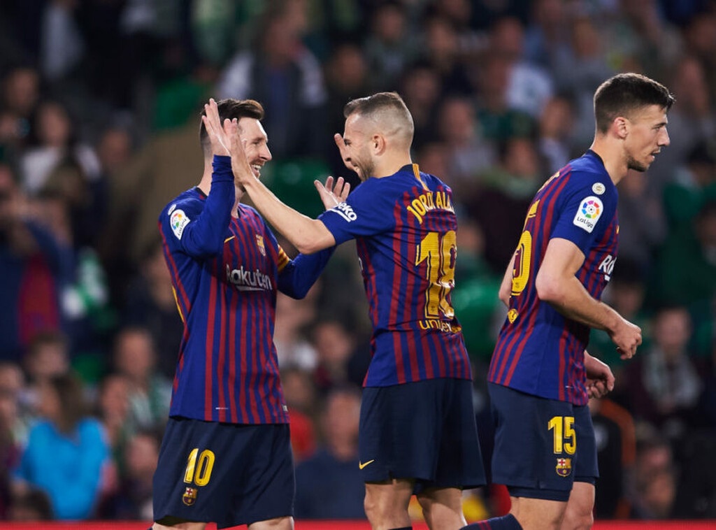 Ποδοσφαιρικός πολιτισμός: Οι φίλοι της Μπέτις αποθεώνουν τον Μέσι! (video+photos)