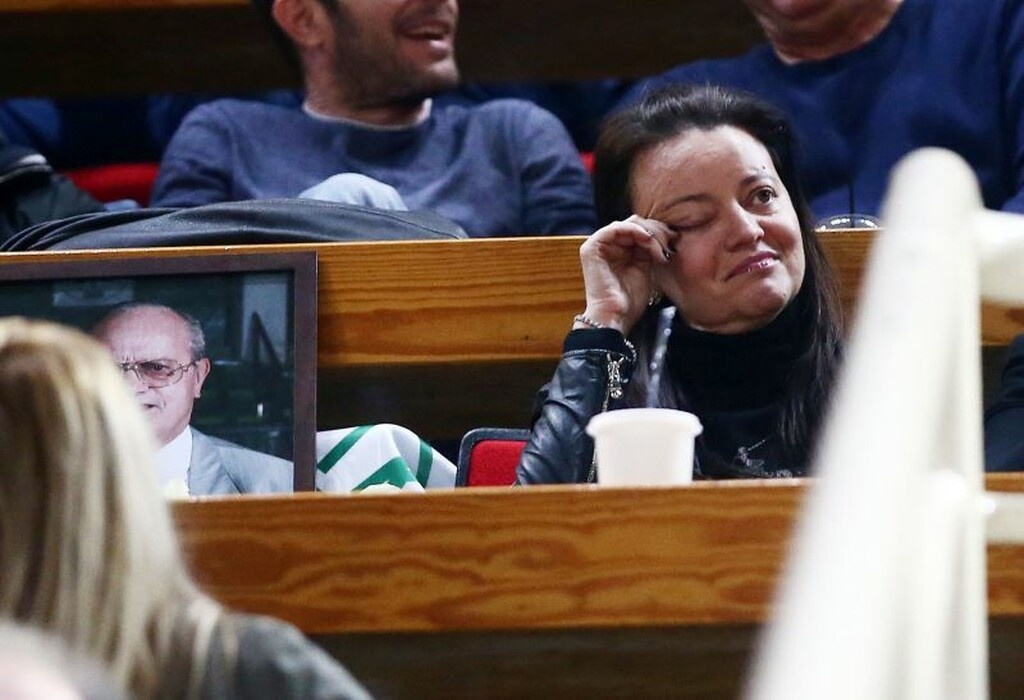 «Λύγισε» η κόρη του Θανάση Γιαννακόπουλου (photos)