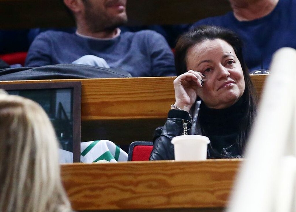 «Λύγισε» η κόρη του Θανάση Γιαννακόπουλου (photos)