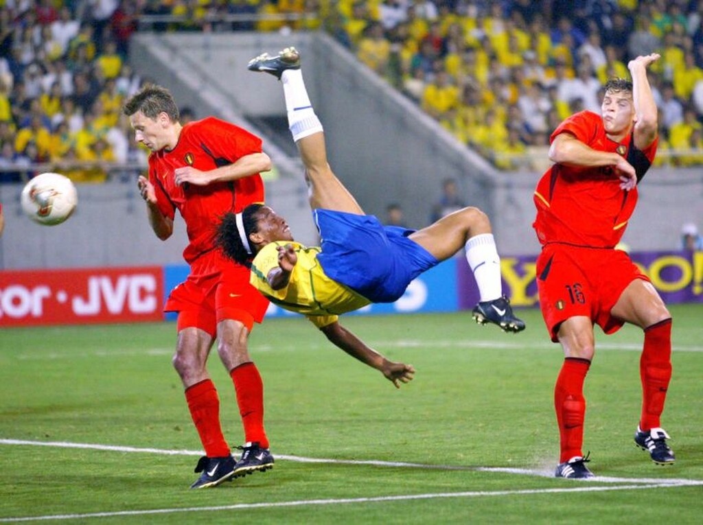 Ροναλντίνιο: Ποιητής και… μάγος της μπάλας (videos+photos)