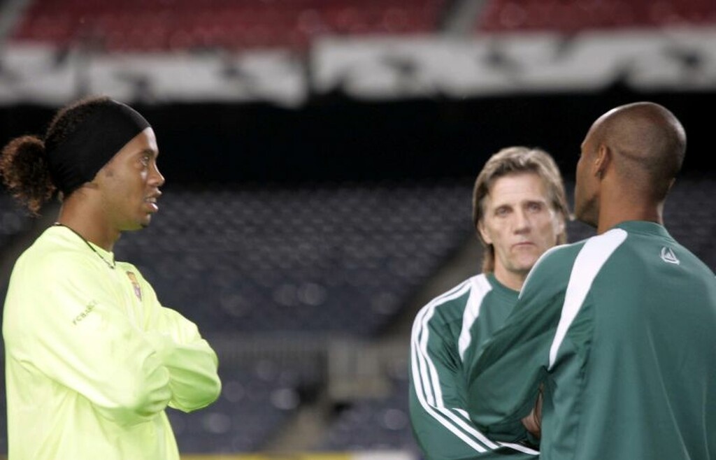 Ροναλντίνιο: Ποιητής και… μάγος της μπάλας (videos+photos)