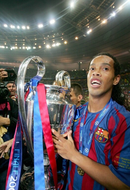 Ροναλντίνιο: Ποιητής και… μάγος της μπάλας (videos+photos)