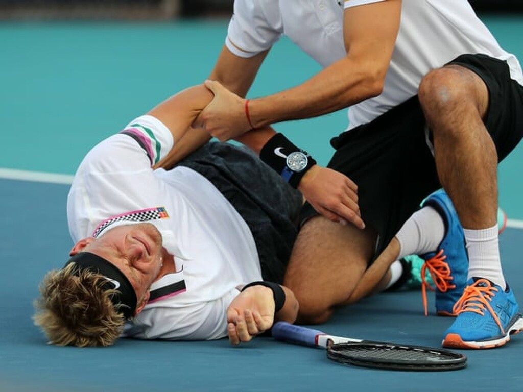 ΣΟΚ: Τενίστας κατέρρευσε σε αγώνα! (video+photos)