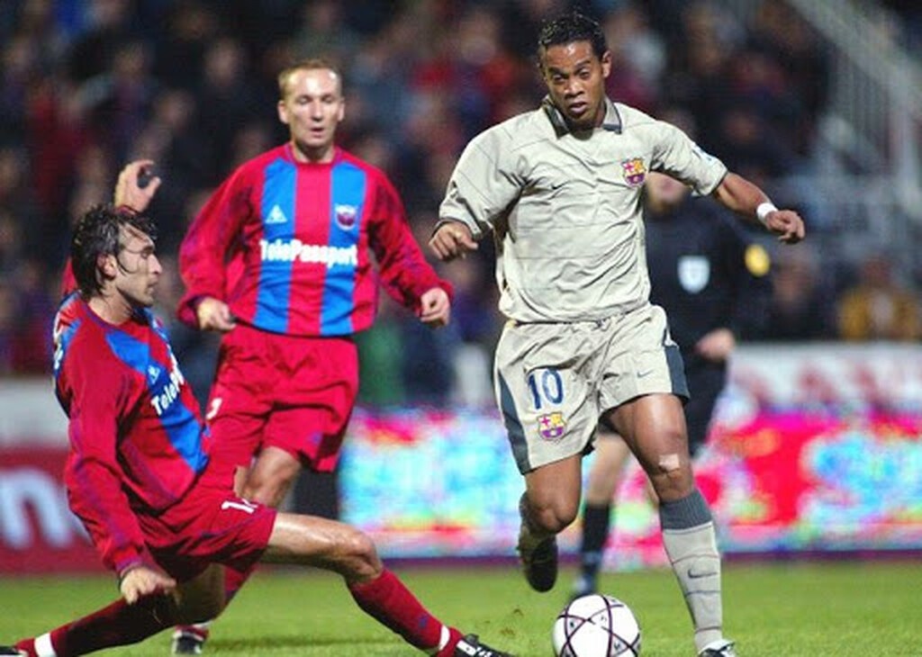 Ροναλντίνιο: Ποιητής και… μάγος της μπάλας (videos+photos)