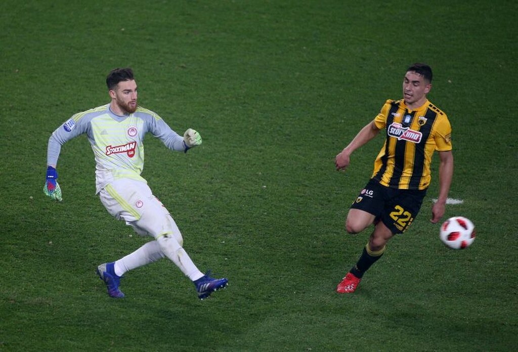 «Σφήνα» Ολυμπιακού στην ΑΕΚ για τον «killer» (photos)