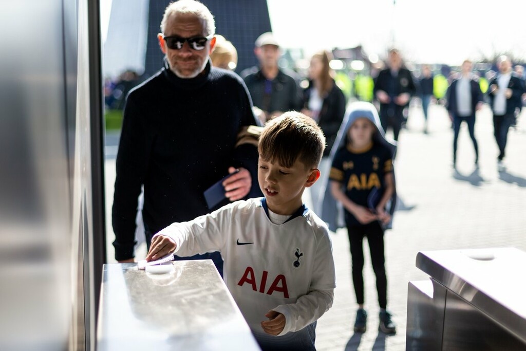 Είναι γεγονός το νέο «στολίδι» της Τότεναμ (photos+videos)