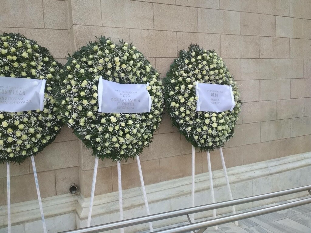 Πλήθος στεφανιών στη μνήμη του Θανάση Γιαννακόπουλου