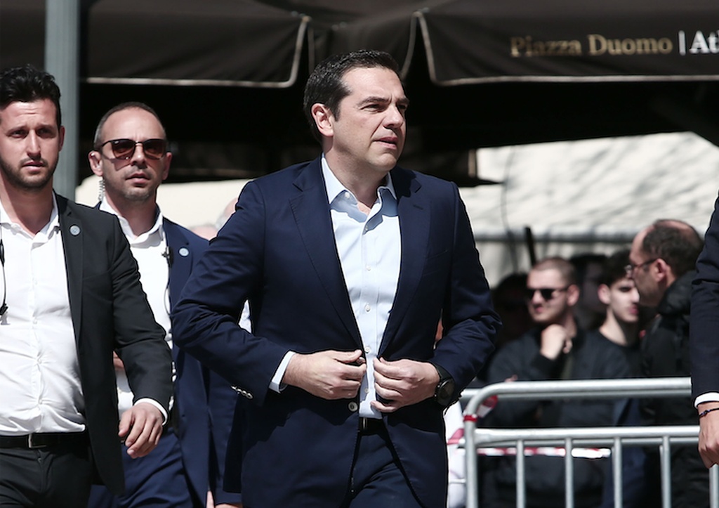 Στο τελευταίο «αντίο» για τον Θανάση Γιαννακόπουλο ο Αλέξης Τσίπρας (video+photos)