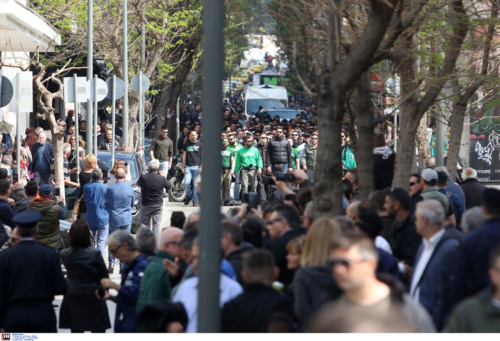 Ήταν όλοι εκεί για «το ύστατο χαίρε» στον Θανάση Γιαννακόπουλο (videos+photos)