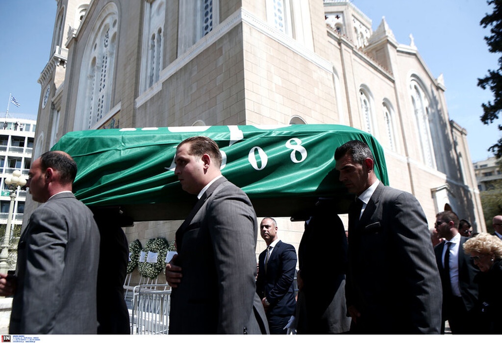Ήταν όλοι εκεί για «το ύστατο χαίρε» στον Θανάση Γιαννακόπουλο (videos+photos)