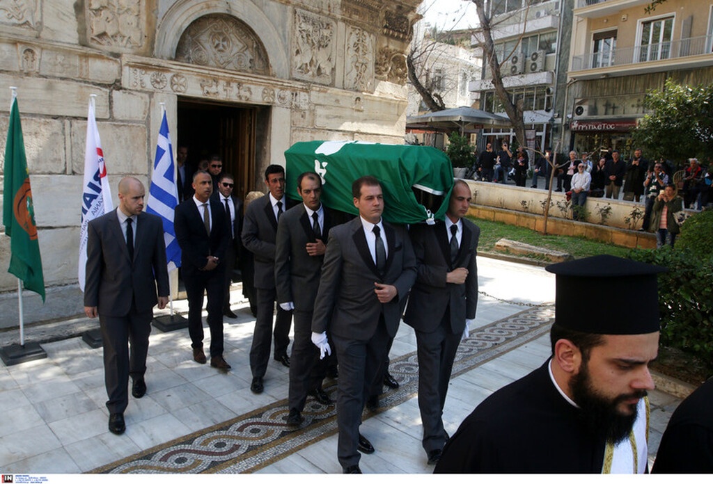 Ήταν όλοι εκεί για «το ύστατο χαίρε» στον Θανάση Γιαννακόπουλο (videos+photos)