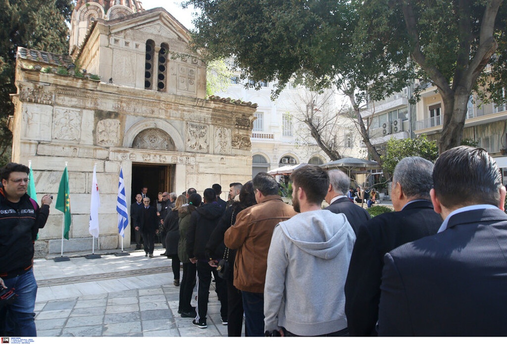 Ήταν όλοι εκεί για «το ύστατο χαίρε» στον Θανάση Γιαννακόπουλο (videos+photos)