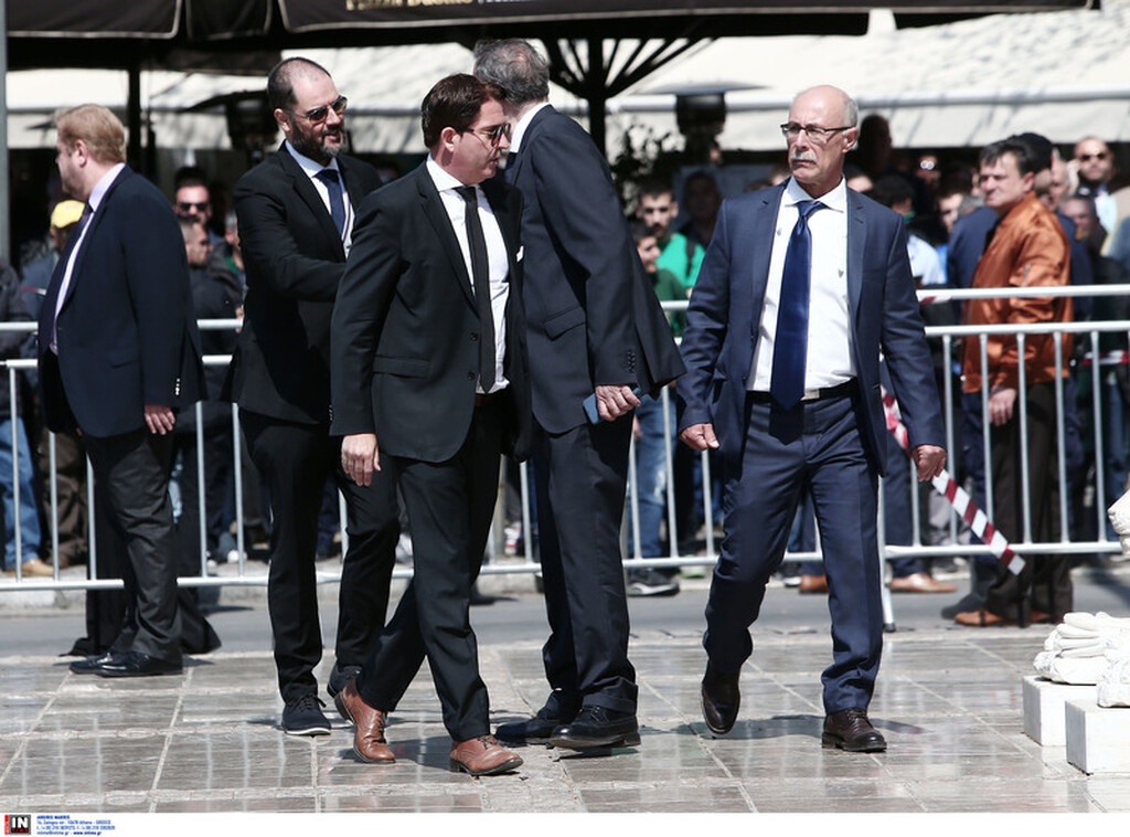 Ήταν όλοι εκεί για «το ύστατο χαίρε» στον Θανάση Γιαννακόπουλο (videos+photos)