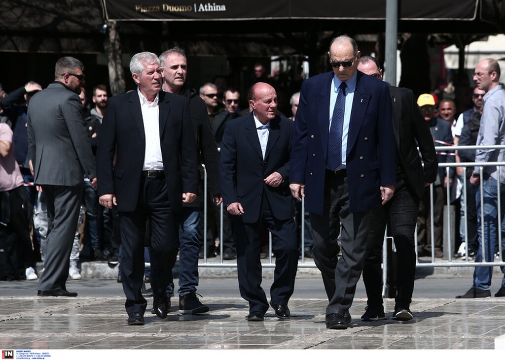 Ήταν όλοι εκεί για «το ύστατο χαίρε» στον Θανάση Γιαννακόπουλο (videos+photos)