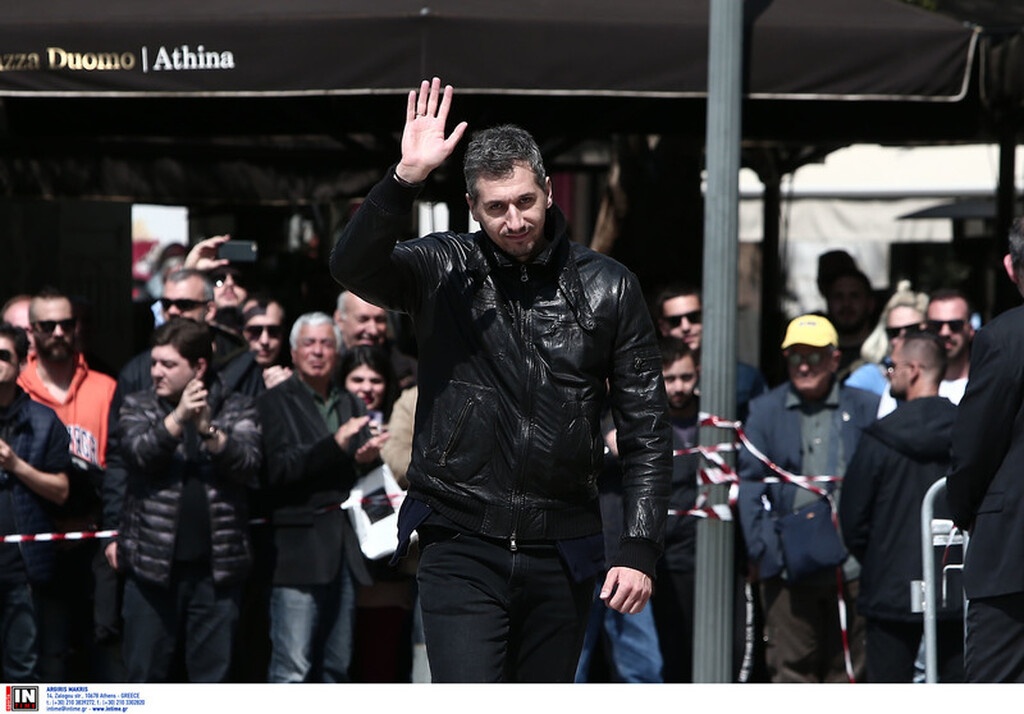 Ήταν όλοι εκεί για «το ύστατο χαίρε» στον Θανάση Γιαννακόπουλο (videos+photos)