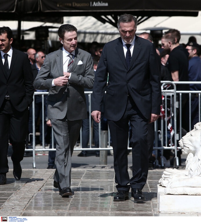 Ήταν όλοι εκεί για «το ύστατο χαίρε» στον Θανάση Γιαννακόπουλο (videos+photos)