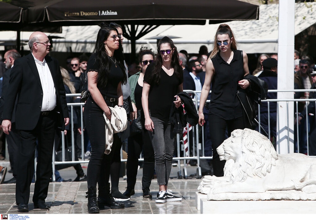 Ήταν όλοι εκεί για «το ύστατο χαίρε» στον Θανάση Γιαννακόπουλο (videos+photos)