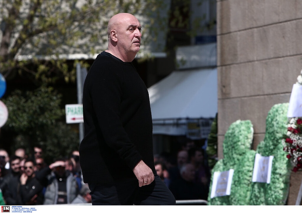 Ήταν όλοι εκεί για «το ύστατο χαίρε» στον Θανάση Γιαννακόπουλο (videos+photos)