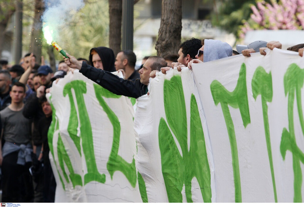 Ήταν όλοι εκεί για «το ύστατο χαίρε» στον Θανάση Γιαννακόπουλο (videos+photos)