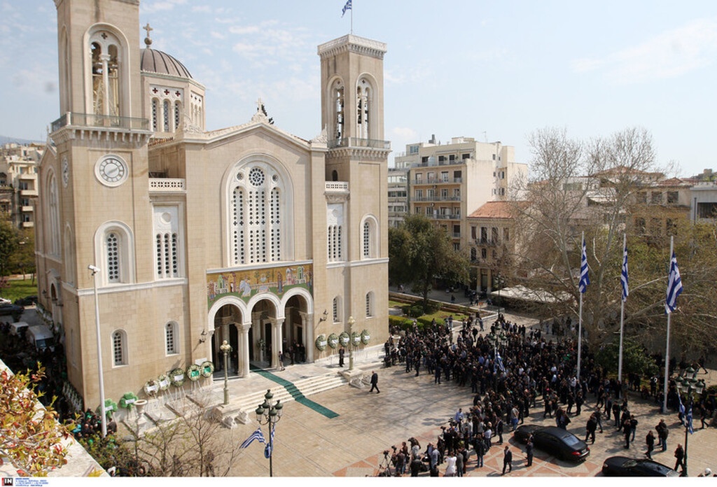 Ήταν όλοι εκεί για «το ύστατο χαίρε» στον Θανάση Γιαννακόπουλο (videos+photos)