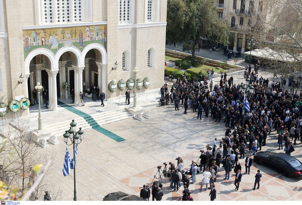 Ήταν όλοι εκεί για «το ύστατο χαίρε» στον Θανάση Γιαννακόπουλο (videos+photos)