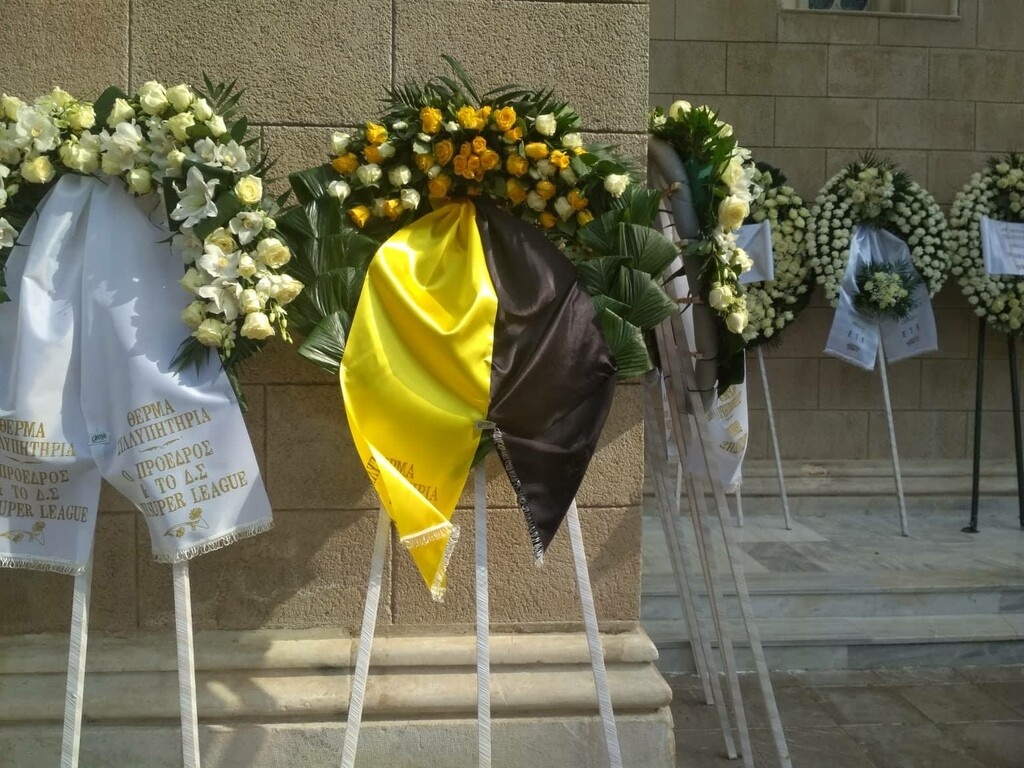 Πλήθος στεφανιών στη μνήμη του Θανάση Γιαννακόπουλου