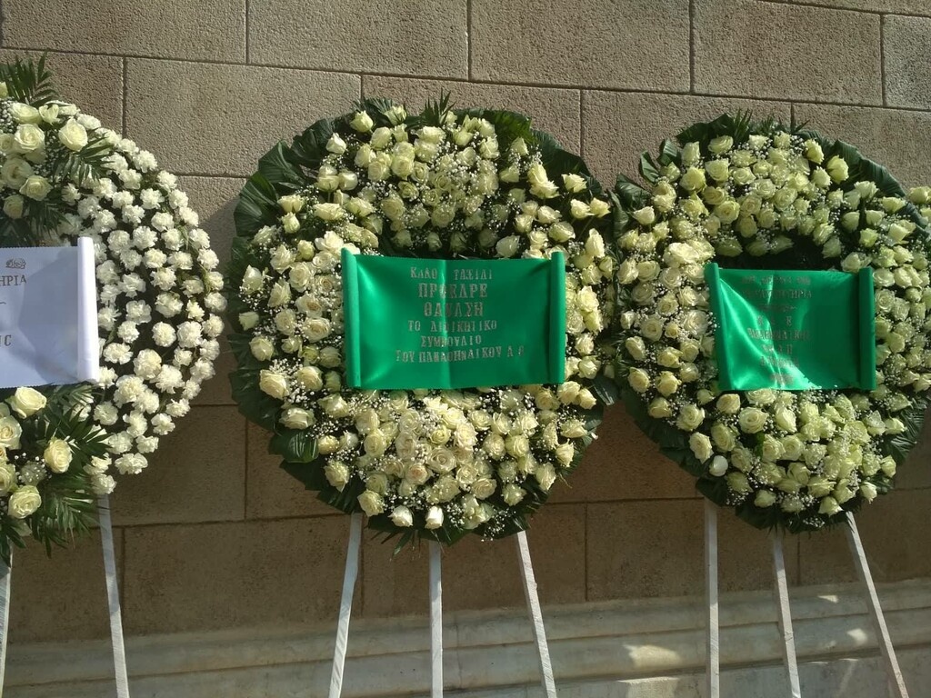 Πλήθος στεφανιών στη μνήμη του Θανάση Γιαννακόπουλου