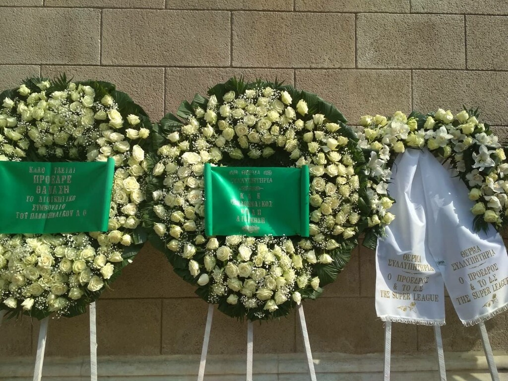 Πλήθος στεφανιών στη μνήμη του Θανάση Γιαννακόπουλου