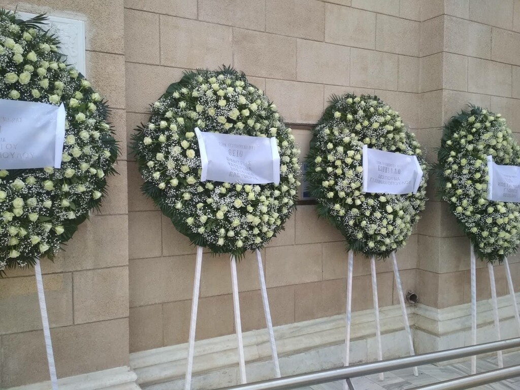 Πλήθος στεφανιών στη μνήμη του Θανάση Γιαννακόπουλου